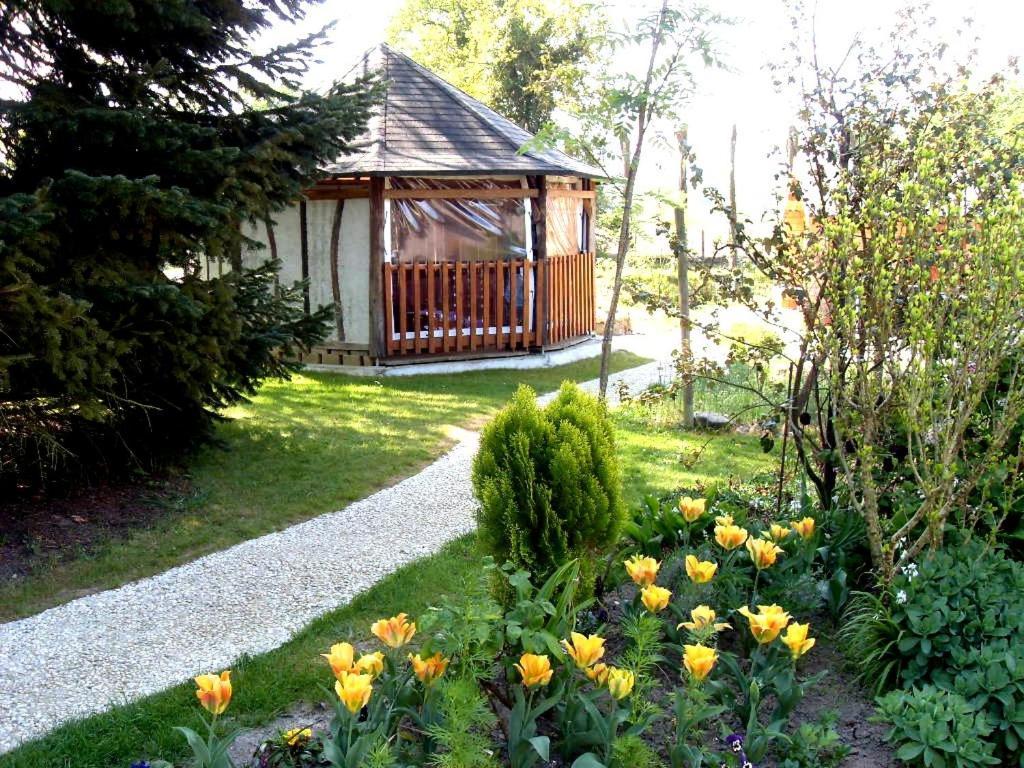 Les Petites Chapelles Bed & Breakfast Saint-Pierre-de-Plesguen Ngoại thất bức ảnh