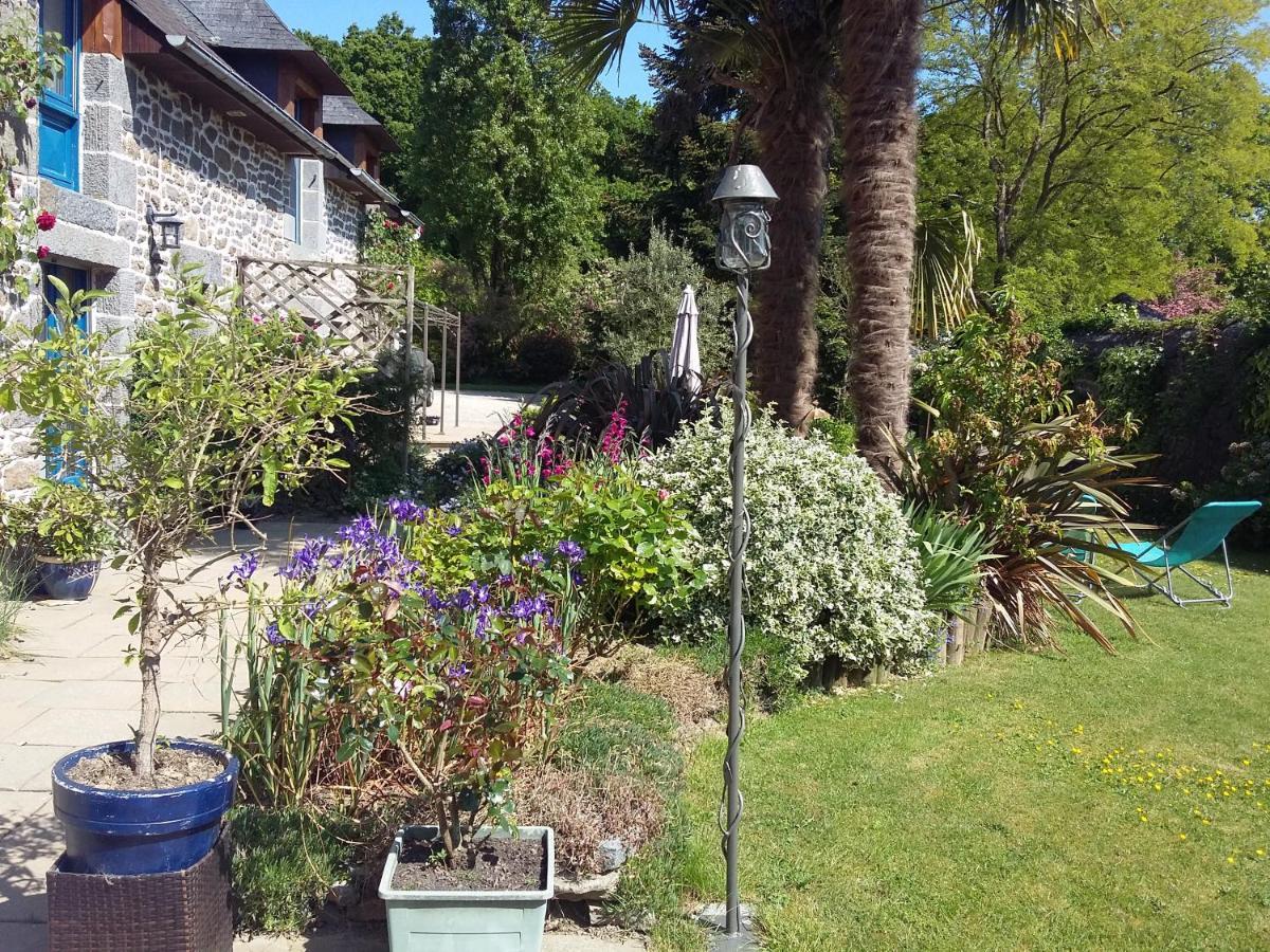 Les Petites Chapelles Bed & Breakfast Saint-Pierre-de-Plesguen Ngoại thất bức ảnh