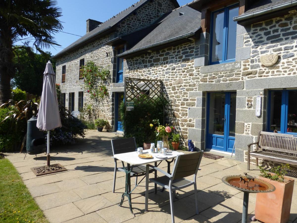 Les Petites Chapelles Bed & Breakfast Saint-Pierre-de-Plesguen Ngoại thất bức ảnh